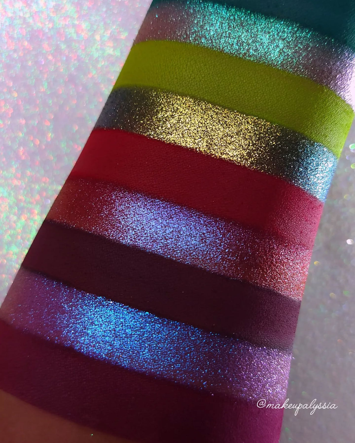 Jingle Bell Ruby Eyeshadow Palette (NON MAGNETIC)